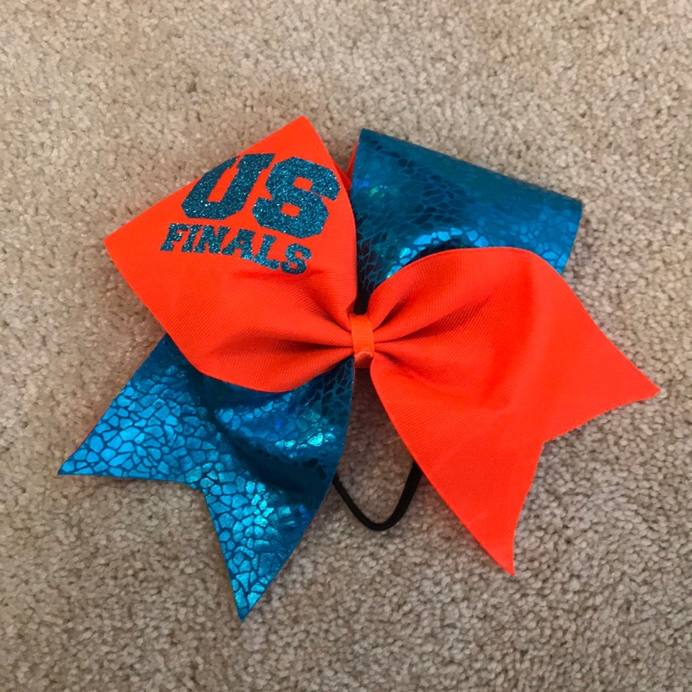 Cheer bow🧡💙